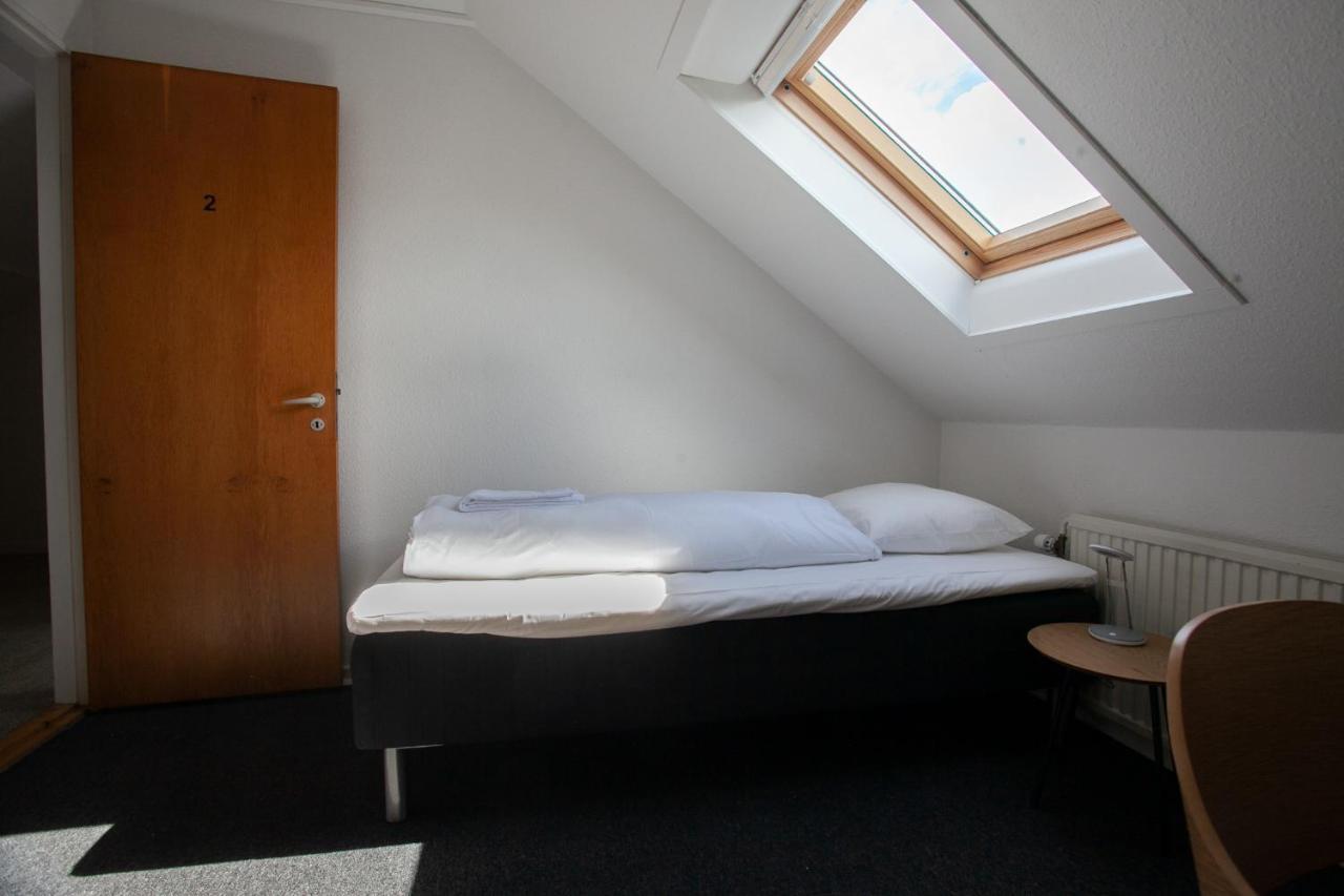The Bird / Guesthouse / 10 Min Walk Downtown Torshavn Bagian luar foto