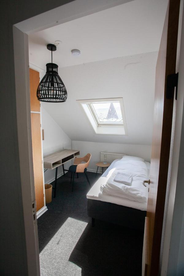 The Bird / Guesthouse / 10 Min Walk Downtown Torshavn Bagian luar foto