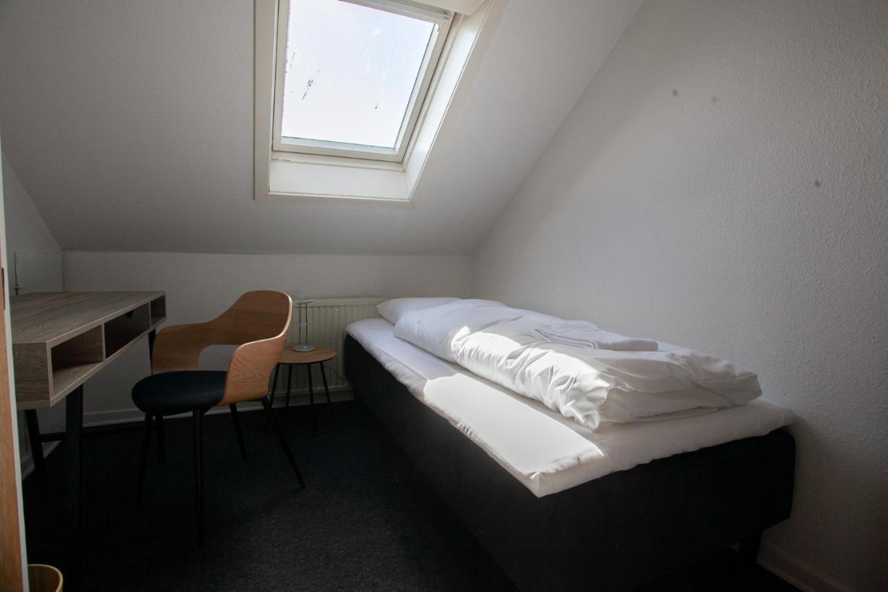 The Bird / Guesthouse / 10 Min Walk Downtown Torshavn Bagian luar foto
